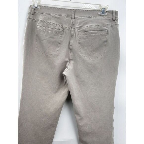 Chicos So Slimming Capri Cream Crop Pants Size 2 Vanity - Picture 3 of 10